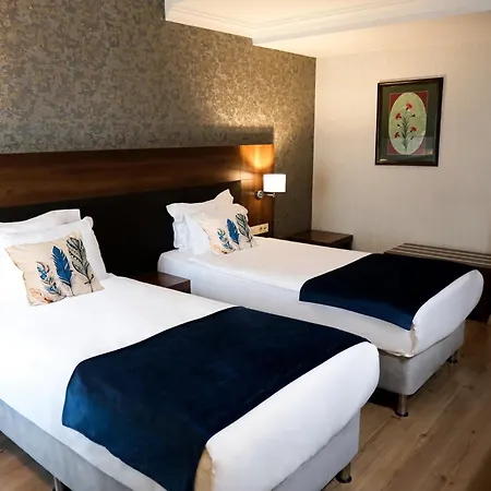 Rhiss Bostanci מלון