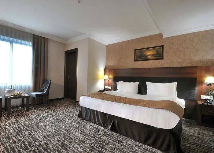 Rhiss Bostanci فندق 3*