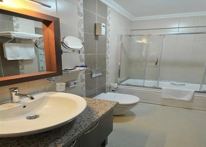 Rhiss Bostanci فندق