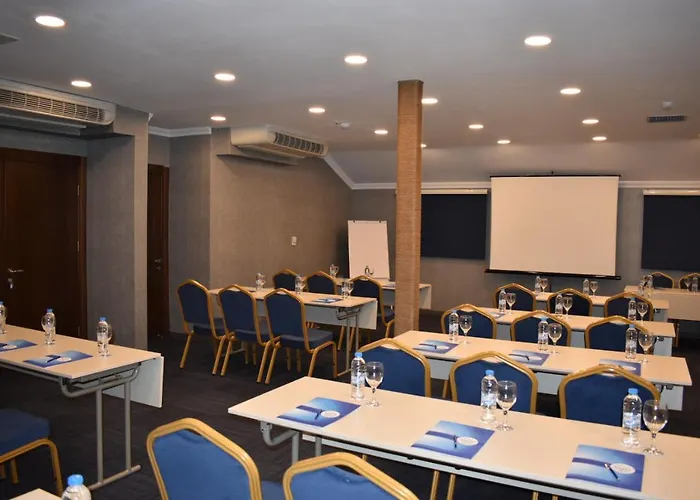 Rhiss Bostanci فندق 3*