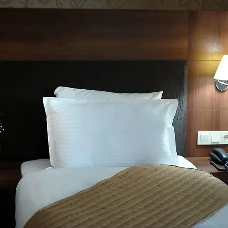 Rhiss Bostanci Istanbul